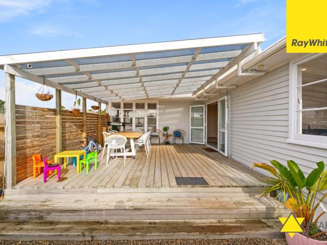33 Tirimoana Road, Te Atatu South