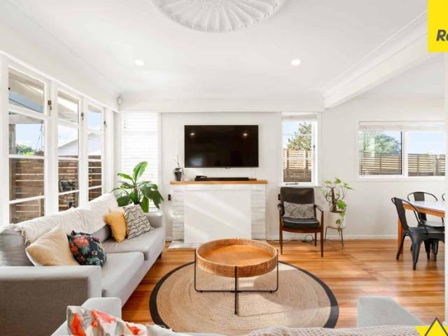 33 Tirimoana Road, Te Atatu South