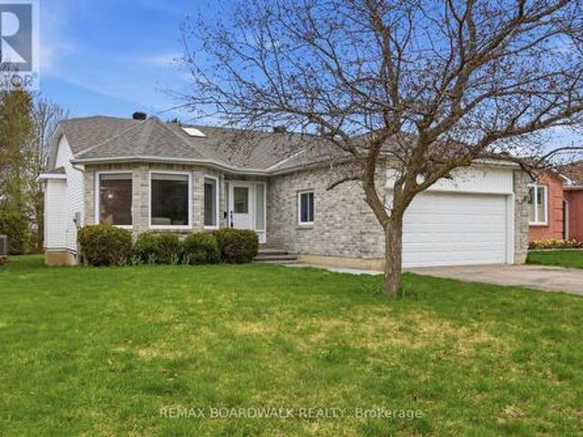 33 Treelawn Boulevard, Perth, ON, K7H 3P1 house for sale | Listing ID X13084 | Royal LePage