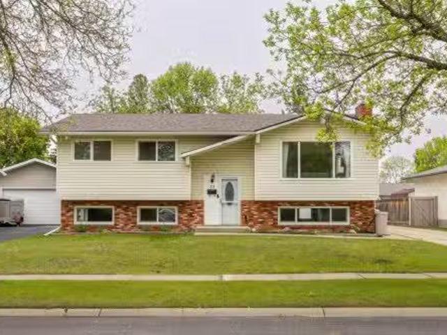 33 Andrew Crescent, St. Albert, AB, T8N 2V2 house for sale.