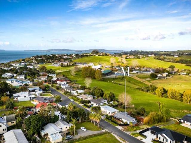 33 Brigitte View, Snells Beach, Rodney
