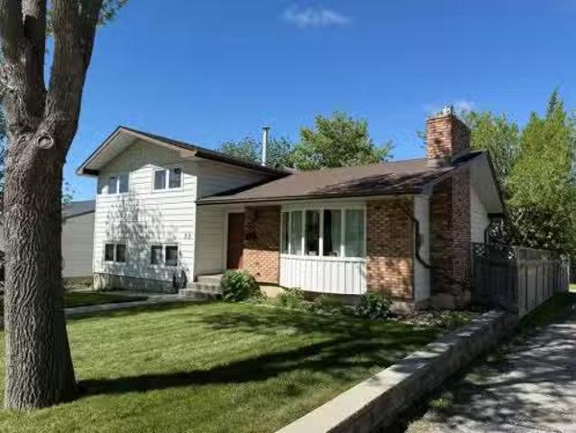33 Carolina Drive, Cochrane, AB, T4C 1C4 house for sale Lis.