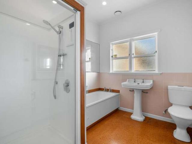 33 Dalethorpe Avenue, 10458, Hamilton City