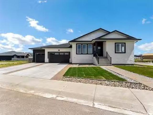 33 Dunes Way, Desert Blume, AB, T1B 0R7 house for sale List.