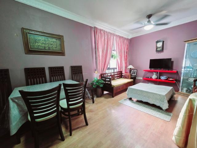 33 Eunos Crescent HDB Apartment For Sale, $650,000, 2 Bed 2 Bath 645 sqft $1,008.00 psf