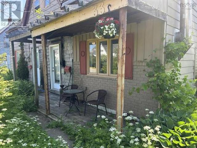 33 Foundry Street, Glace Bay, NS, B1A 2X3 house for sale | Listing ID 202617 | Royal LePage