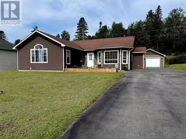 33 Harmsworth Drive, Grand Falls Windsor, NL, A2A 2Y7 house.