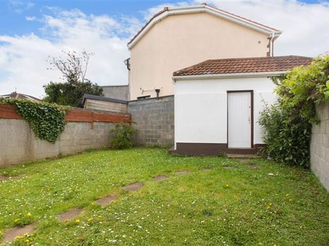 690,000 | 33 Lissadel Crescent, Malahide, Co. Dublin Sherry FitzGerald Malahide 4995 MyHome. Ie Residential