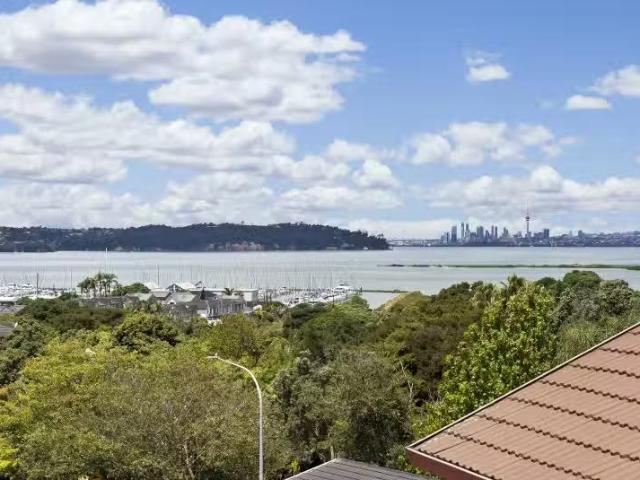 33 Marina View Drive, West Harbour, Waitakere City