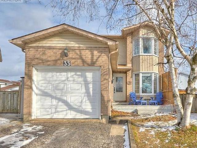 33 Naples Court, Thorold 558 Confederation Heights, ON, L2V 4S7 house for sale | Listing ID X11977 | Royal LePage