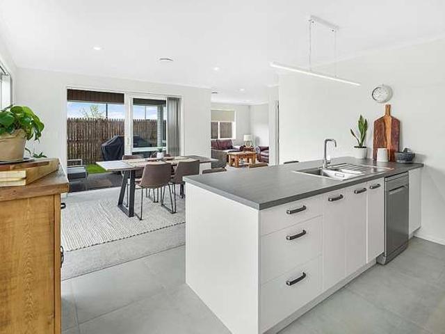 33 Ogilvie Avenue, 1053, Hamilton City