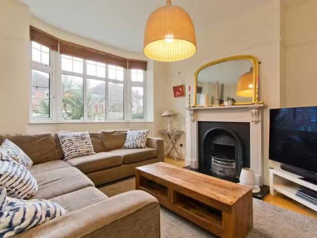 33 Sundrive Park, Kimmage, Dublin 12, D12T9F9 is for sale
