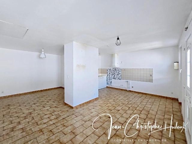 30000 NIMES studio 36 m2 climatisé
