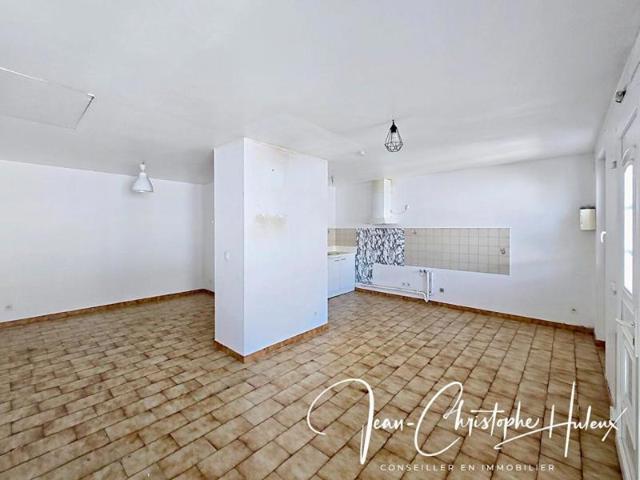 30000 NIMES studio 51m2 climatisé