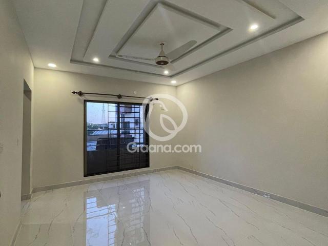 3000 Ft² Flat for Sale