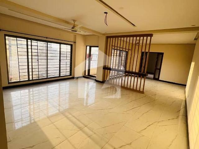 3000 Square Feet Spacious Flat Available In Askari 6 For Sale