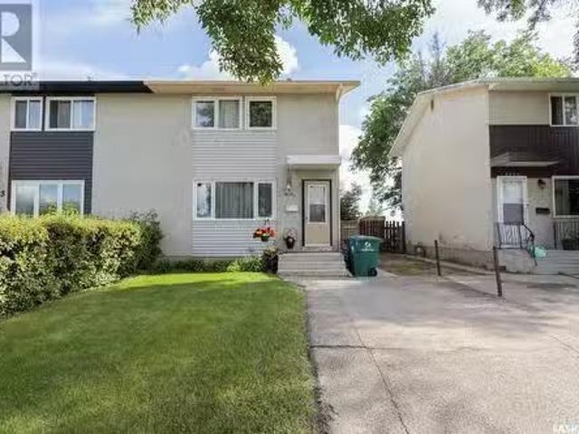 3003A 33Rd Street W, Saskatoon, SK, S7L 0X8 semi detached fo.