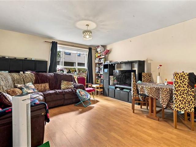 300,000 | Apt 4, Block A, Lansdowne Valley, Slievebloom Road, Drimnagh, Dublin 12 Keller Williams 5018 MyHome. Ie Residential