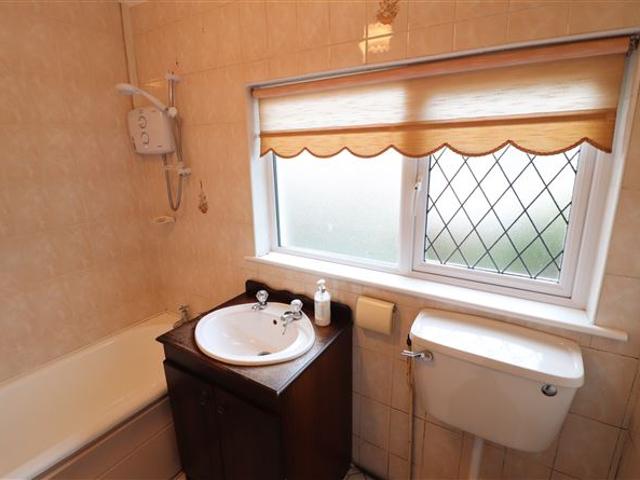 300,000 | 19 Caragh Avenue, Caherdavin, Limerick Rooney Auctioneers 4970 MyHome. Ie Residential