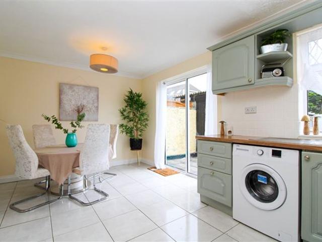 300,000 | 10 St Marks Avenue, Clondalkin, Dublin 22 DNG Tallaght 4994 MyHome. Ie Residential