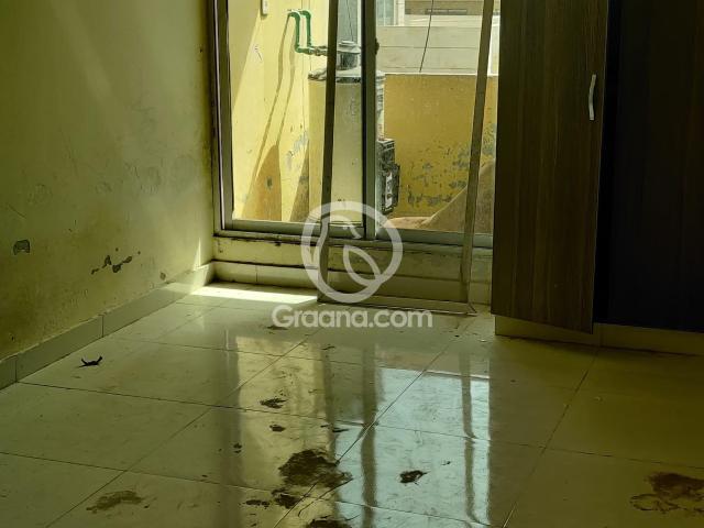 300 Ft² Flat for Rent