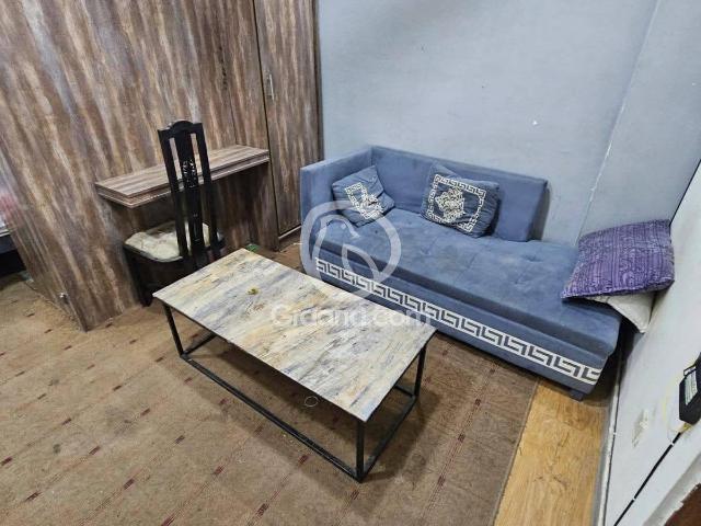 300 Ft² Flat for Rent