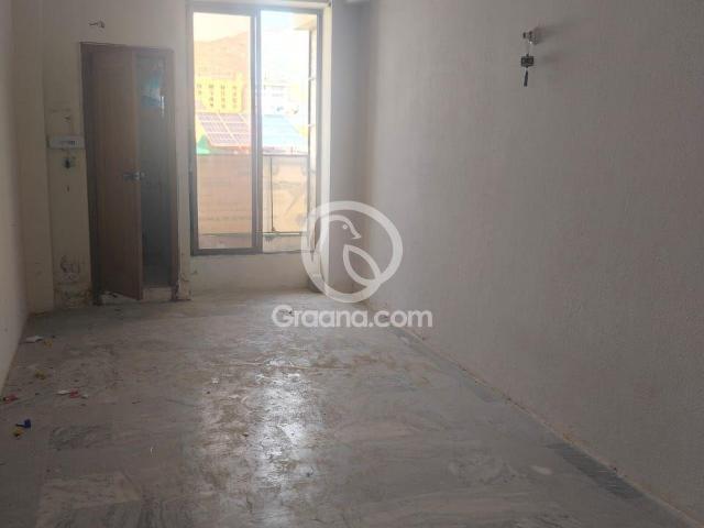 300 Ft² Flat for Rent