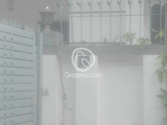 300 Ft² Upper portion for Rent