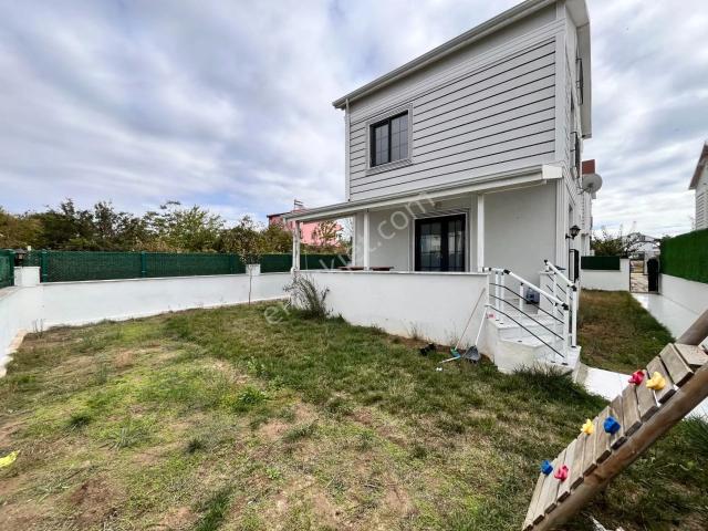 300 M2 Arsalı 4+1 Verandalı Villa