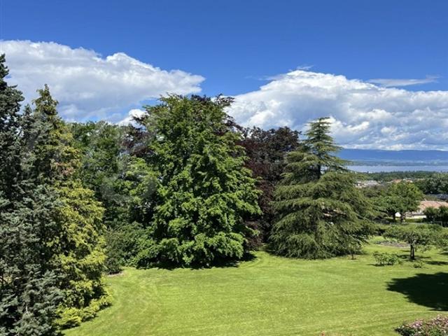HERVORRAGENDE FAMILIENDUPLEX WOHNUNG MIT 300 M² UND GARTEN – TEILWEISEN BLICK AUF DEN SEE