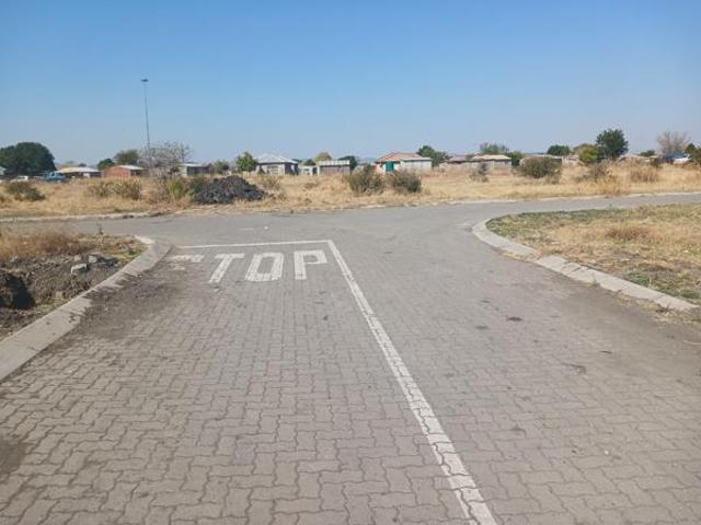 300 m² Land available in Boitekong