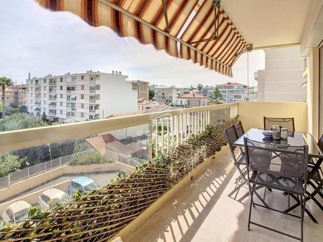 300 mètres Port Canto et des plages du Mouré Rouge Palm Be. 40m² Cannes
