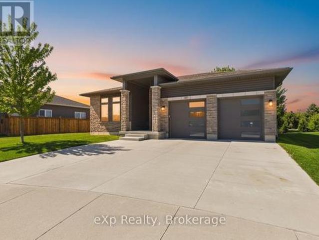 300 Normanton Street, Saugeen Shores, ON, N0H 2C2 house for sale | Listing ID X13438 | Royal LePage