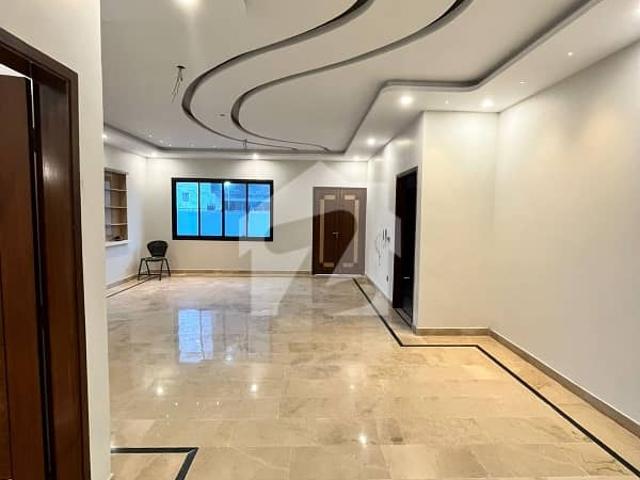 300 Square Yard Bungalow Available for Sale in Gulistan e Jauhar