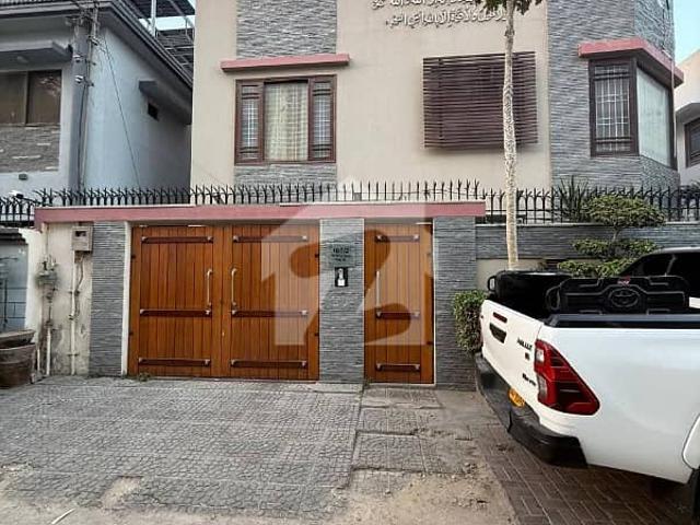 300 square yard independent double storey bungalow for sell in dha phase 4