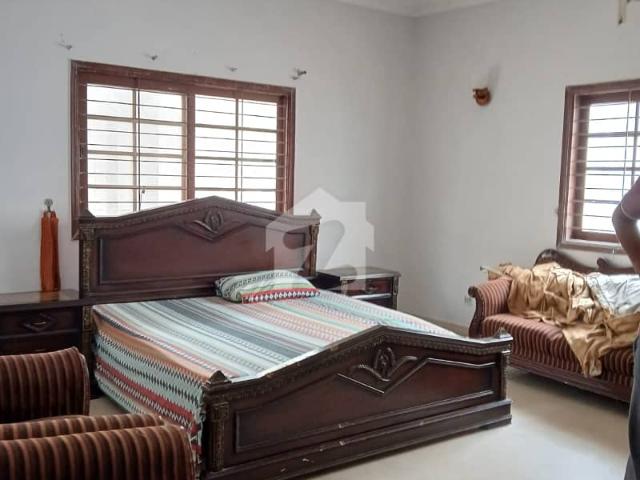 300 Square Yards House Available In Clifton Block 8 For Sale