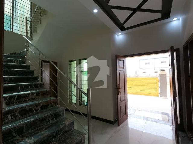 300 Square Yards House For Grabs In Cantt