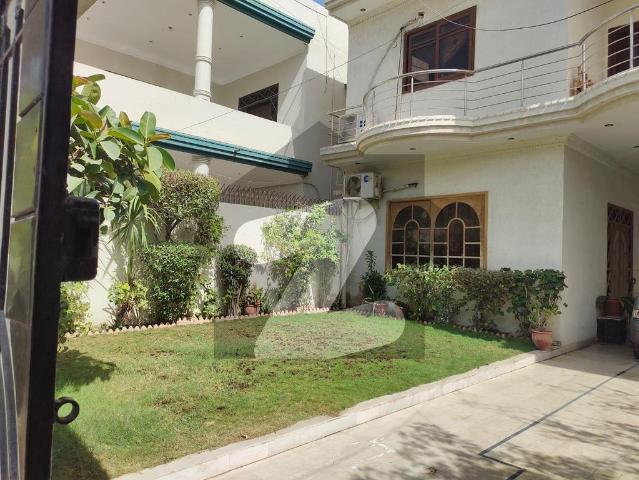 300 Sq Yard Bungalow Block 4 Gulshan e Iqbal Block 4
