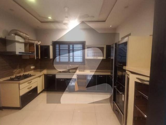 300 SQ Yard Dha Phase 4 Commercial House 9th Commercial Street DHA Phase 4