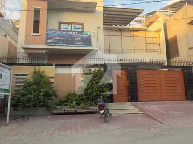 300 Sq Yards Luxury Bungalow for Sale | GMB Society | 6 Rooms | Solar System Installed