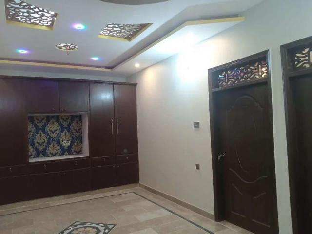 300 sq yards super luxury portion on 2nd floor with roof main uni rd Karachi Gulistan e Jauhar Block 7 ID 54723