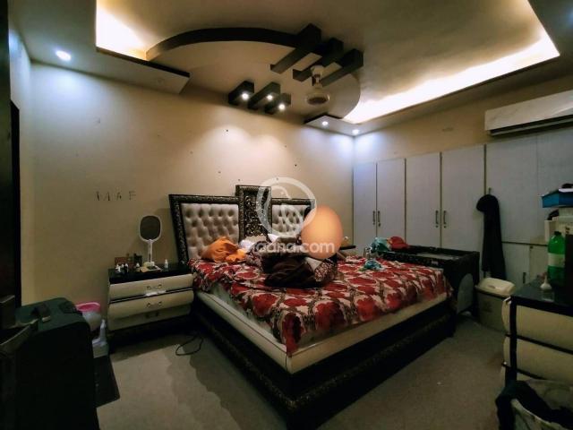 300 Sq. Yd flat for sale