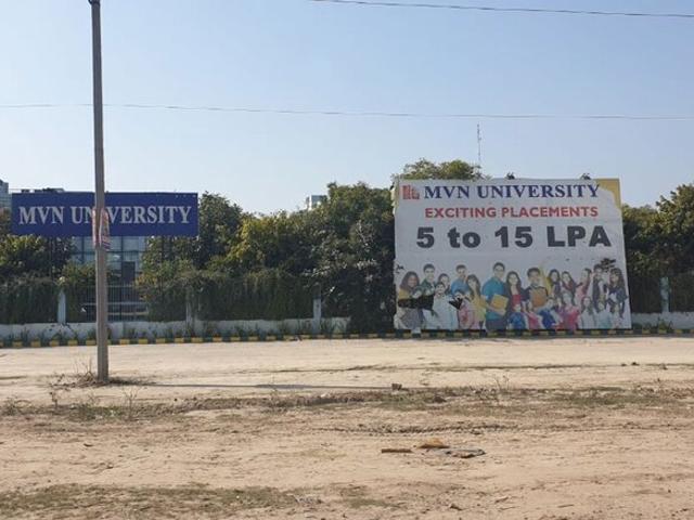 300 Sq.Yd. Plot in Molarband Delhi Listing ID: #10291