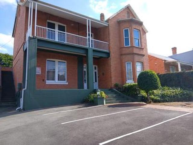 300 sqm office to let in braid stree.
