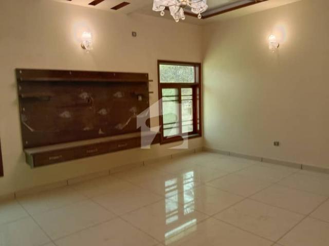 300 yard Brand New House for Sale On PECHS Blk6 Behind Farhan Hotel Best Use for Res and Comm. Purpose