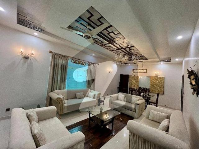 300 Yard Independent Bungalow For Sale In Phase 7 Khayaban Saadi