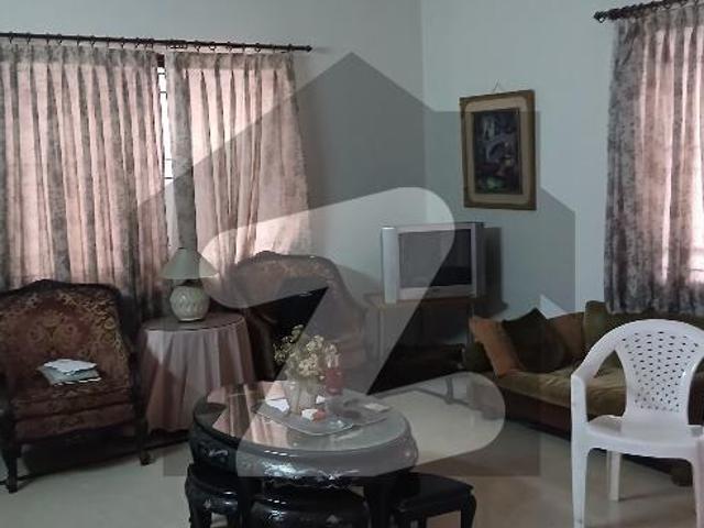 300 Yard Slightly Use Bungalow For Sale in DHA Phase 4