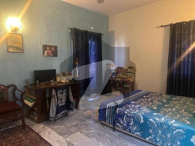 300 yards corner bungalow available for rent