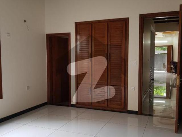 300 Yards Corner Bungalow For Sale In Gulistan e Jauhar Block 15