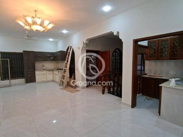 300 Yd² House for Rent